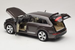 Audi Q7 4M Argus Brown Minichamps 1:18 5011407615 Metall — Bild 5 von 8