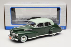 Cadillac Fleetwood Series 60 Special Grün MCG 1:18 MCG18657 Metall — Bild 6 von 6