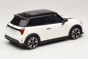 Mini Cooper S F66 Nanuq White Metallic Otto 1:18 OT1245 Resin — Bild 2 von 6