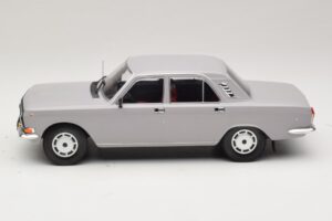 GAZ Volga GAZ-24-10 Grau MCG 1:18 MCG18016 Metall — Bild 3 von 6