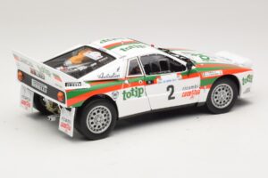 Lancia 037 #2 A. Bettega / M. Perissinot Rally San Marino 1984 Kyosho 1:18 08306F Metall — Bild 3 von 8