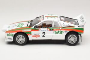 Lancia 037 #2 A. Bettega / M. Perissinot Rally San Marino 1984 Kyosho 1:18 08306F Metall — Bild 4 von 8