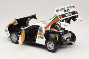 Lancia 037 #2 A. Bettega / M. Perissinot Rally San Marino 1984 Kyosho 1:18 08306F Metall — Bild 5 von 8