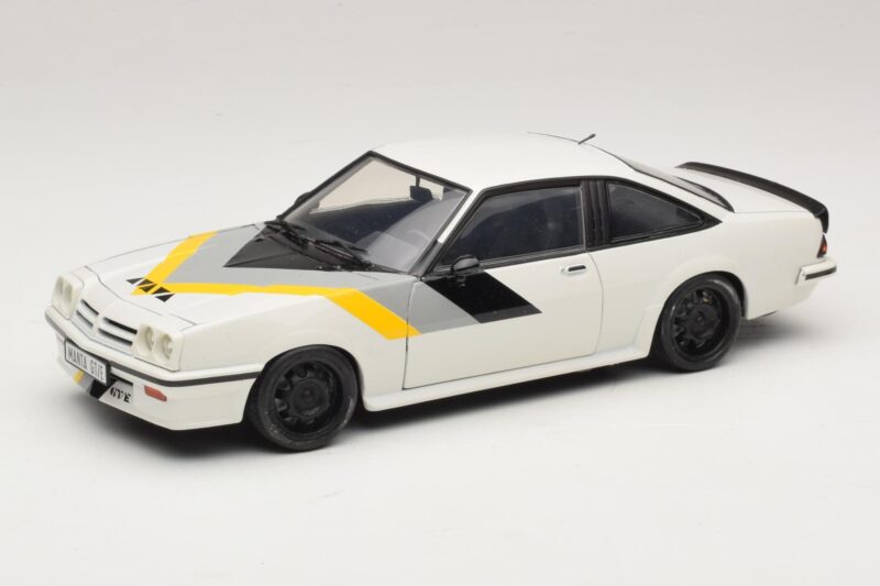 Opel Manta B GT/E Weiß Custom Schwarze Felgen Revell 1:18 08422 Metall