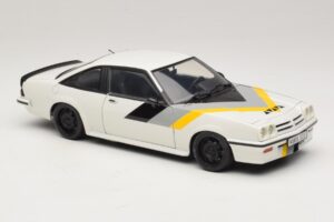 Opel Manta B GT/E Weiß Custom Schwarze Felgen Revell 1:18 08422 Metall — Bild 6 von 8