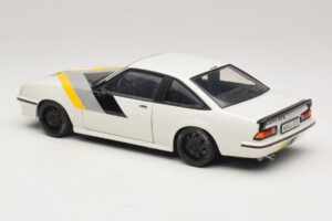 Opel Manta B GT/E Weiß Custom Schwarze Felgen Revell 1:18 08422 Metall — Bild 7 von 8