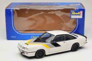 Opel Manta B GT/E Weiß Custom Schwarze Felgen Revell 1:18 08422 Metall — Bild 8 von 8