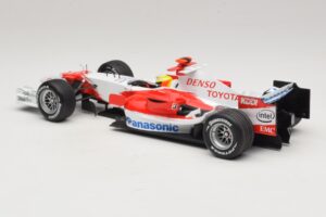 Panasonic Toyota Racing TF106 #12 R. Schumacher 2006 Minichamps 1:18 AM59557K Metall — Bild 5 von 7