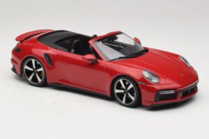 Porsche 911 992 Turbo S Cabriolet Dunkelrot Minichamps 1:18 PORSCHE007 Metall — Bild 4 von 6