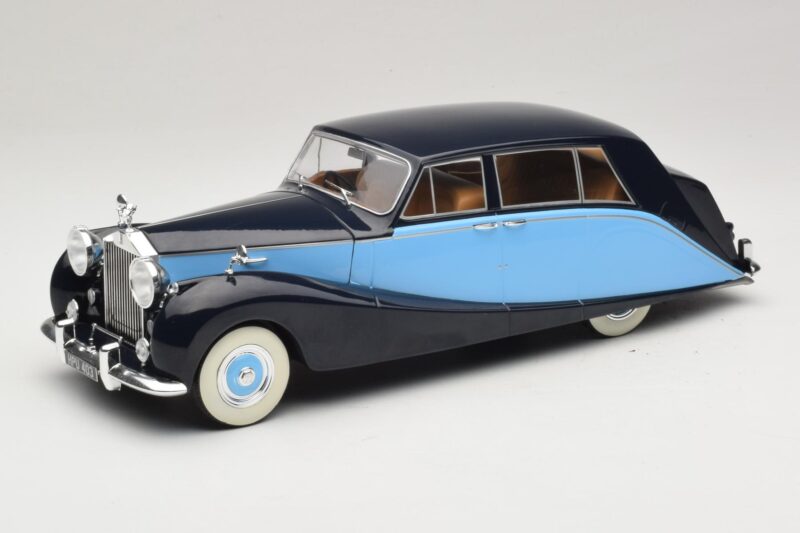 Rolls-Royce Silver Wraith Empress by Hooper Schwarz & Dunkelblau MCG 1:18 Rolls-Royce Silver Wraith Empress by Hooper Schwarz & Dunkelblau MCG 1:18 MCG18051 Metall
