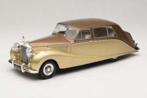 Rolls-Royce Silver Wraith Empress by Hooper Braun & Gold MCG 1:18 Rolls-Royce Silver Wraith Empress by Hooper Braun & Gold MCG 1:18 MCG18000 Metall