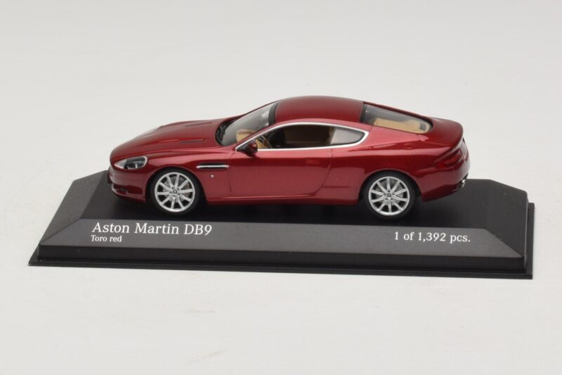 Aston Martin DB9 Rot Metallic Minichamps 1:43 Aston Martin DB9 Rot Metallic Minichamps 1:43 400137340 Metall