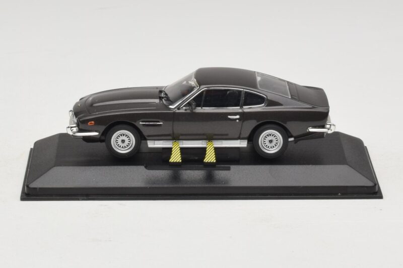 Aston Martin DBS On Her Majesty's Secret Service Mit Skiern Minichamps 1:43 436137600-P1 Metall