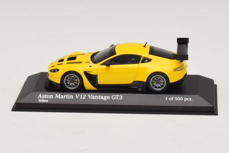 Aston Martin V12 Vantage GT3 Gelb Minichamps 1:43 437121391 Metall