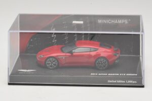 Aston Martin V12 Zagato Rot Minichamps 1:43 437137220 Metall — Bild 4 von 5