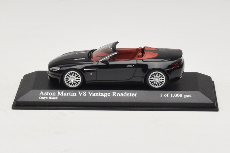 Aston Martin V8 Vantage Roadster Schwarz Metallic Minichamps 1:43 400137431 Metall