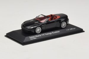 Aston Martin V8 Vantage Roadster Schwarz Metallic Minichamps 1:43 400137431 Metall — Bild 2 von 4
