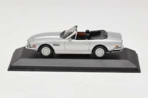 Aston Martin V8 Volante Silber Minichamps 1:43 400137601 Metall