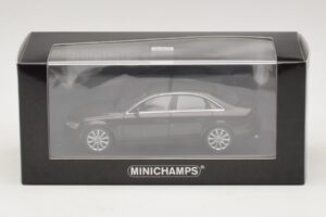 Audi A4 B8 Braun Metallic Minichamps 1:43 410011000 Metall — Bild 3 von 3