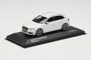Audi S3 8V Sportback Weiß Minichamps 1:43 437013010 Metall — Bild 2 von 4