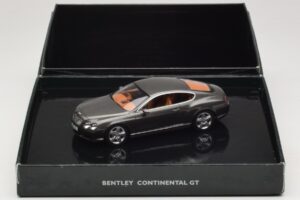 Bentley Continental GT Cypress Green Minichamps 1:43 BL312 Metall — Bild 4 von 4