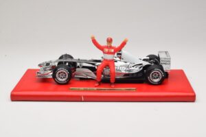 Ferrari F2004 #1 M. Schumacher Six Time World Champion 2004 Chrom Silber Hot Wheels 1:18 C7332 Metall — Bild 3 von 6