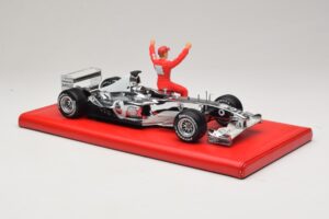 Ferrari F2004 #1 M. Schumacher Six Time World Champion 2004 Chrom Silber Hot Wheels 1:18 C7332 Metall — Bild 4 von 6