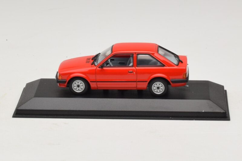 Ford Escort Mk3 3-Türer Rot Minichamps 1:43 400085000 Metall