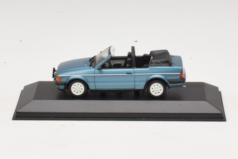 Ford Escort Mk3 Cabriolet Blau Metallic Minichamps 1:43 400085030 Metall