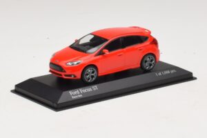Ford Focus ST Mk3 Rot Minichamps 1:43 410081001 Metall — Bild 2 von 4