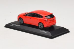 Ford Focus ST Mk3 Rot Minichamps 1:43 410081001 Metall — Bild 3 von 4