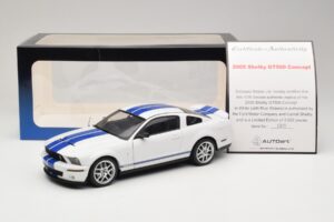 Ford Shelby Cobra GT500 Concept Weiß mit Blauem Streifen AUTOart 1:18 73052 Metall — Bild 8 von 8