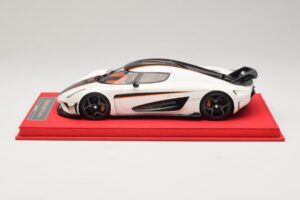 Koenigsegg Regera Weiß mit Schwarzem Carbon FrontiArt 1:18 REMC043 Resin — Bild 3 von 7