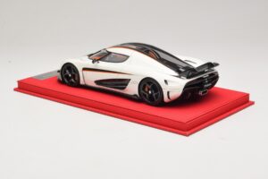 Koenigsegg Regera Weiß mit Schwarzem Carbon FrontiArt 1:18 REMC043 Resin — Bild 5 von 7