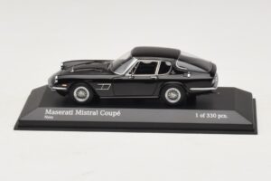 Maserati Mistral Schwarz Minichamps 1:43 437123421 Metall