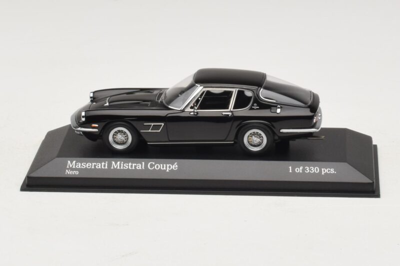 Maserati Mistral Schwarz Minichamps 1:43 437123421 Metall