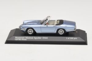 Maserati Mistral Spyder Light Blue Metallic Minichamps 1:43 437123432 Metall