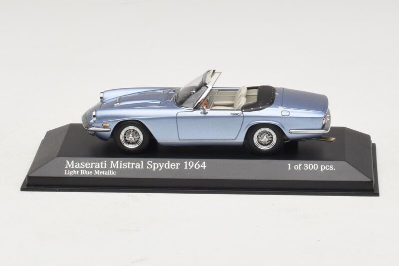 Maserati Mistral Spyder Light Blue Metallic Minichamps 1:43 437123432 Metall