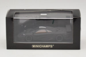 McLaren F1 GTR Longtail Schwarz Matt 1997 Minichamps 1:43 MCLAREN010 Metall — Bild 4 von 4