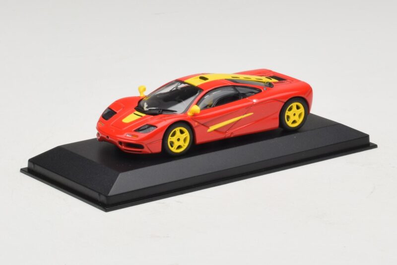 McLaren F1 Rot Mit Gelben Streifen Minichamps 1:43 MCLAREN006 Metall