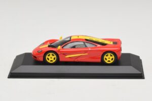 McLaren F1 Rot Mit Gelben Streifen Minichamps 1:43 MCLAREN006 Metall — Bild 3 von 4