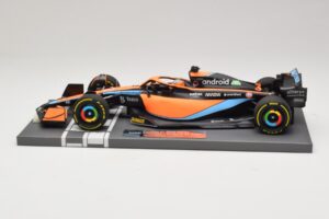 McLaren MCL36 #3 D. Ricciardo Bahrain GP 2022 Minichamps 1:18 537221803 Metall — Bild 4 von 7