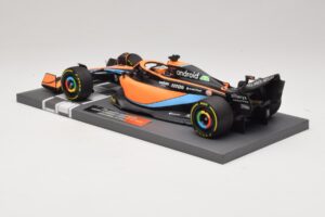McLaren MCL36 #3 D. Ricciardo Bahrain GP 2022 Minichamps 1:18 537221803 Metall — Bild 5 von 7