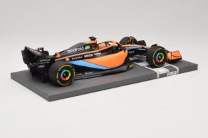 McLaren MCL36 #3 D. Ricciardo Bahrain GP 2022 Minichamps 1:18 537221803 Metall — Bild 6 von 7
