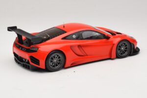 McLaren MP4-12C GT3 Rot 2013 Minichamps 1:18 151121392 Metall — Bild 2 von 6
