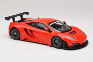 McLaren MP4-12C GT3 Rot 2013 Minichamps 1:18 151121392 Metall — Bild 4 von 6