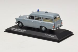 Mercedes 190 W110 Krankenwagen DRK Minichamps 1:43 400037270 Metall — Bild 3 von 4