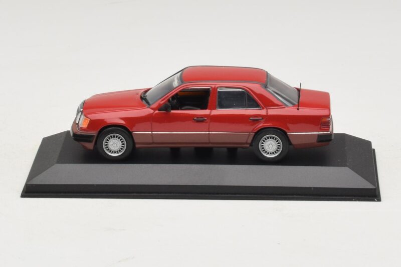 Mercedes 300D W124 Turbo Rot Minichamps 1:43 3210 Metall