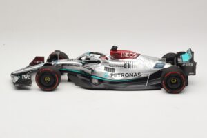 Mercedes AMG Petronas W13 E Performance #63 G. Russell Spanish GP 2022 Minichamps 1:18 110220063 Metall — Bild 3 von 7