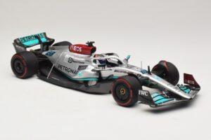 Mercedes AMG Petronas W13 E Performance #63 G. Russell Spanish GP 2022 Minichamps 1:18 110220063 Metall — Bild 4 von 7